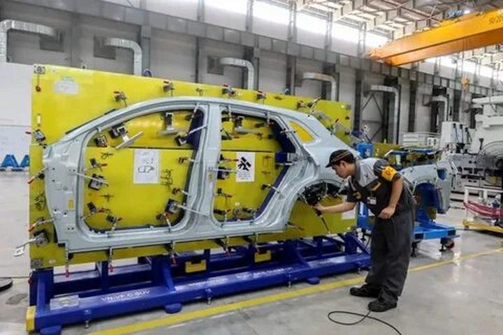 Nội dung: Trong một bóng mát trong mùa hè nóng bỏng, một cột mốc trong lịch sử nhạc